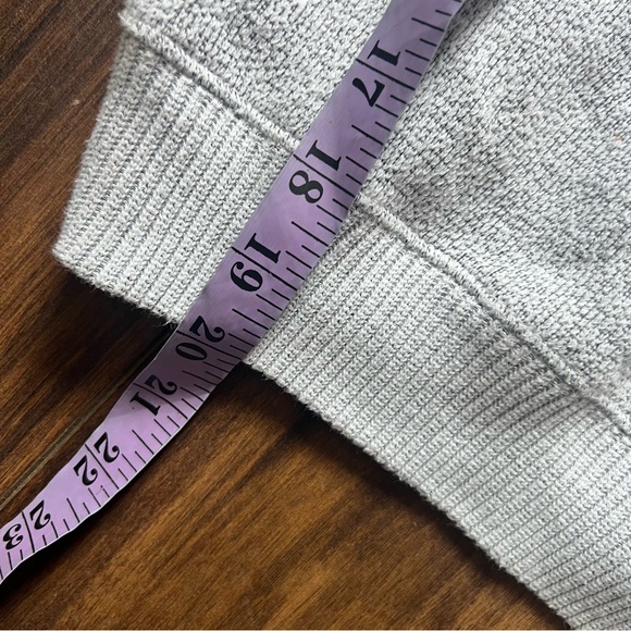 Girls Floral LOVE Sweatshirt Grey Cozy Crewneck Youth Small - Picture 9 of 10